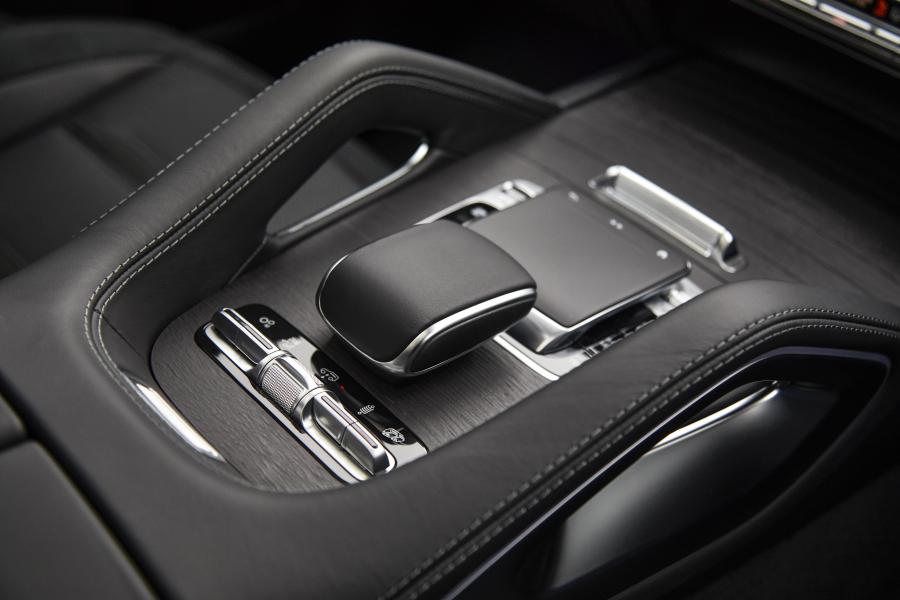 Детали интерьера Mercedes-AMG GLE53 4Matic+ (V167) 2020 года  (UK) (фото 30 из 38)